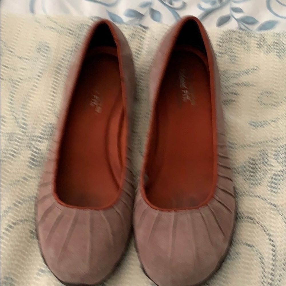 Skechers slip on walking shoes Size 8